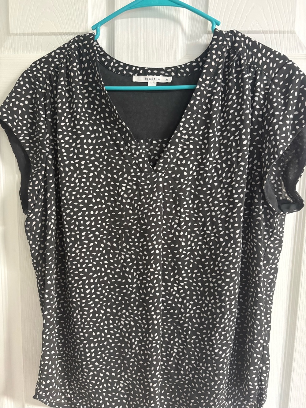 Black & White Printed V-Neck Women's Top